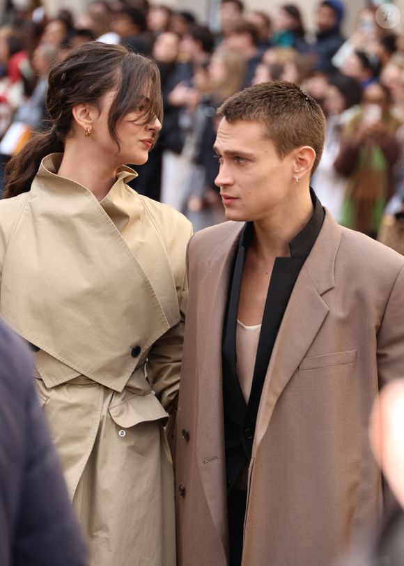 Deva Cassel et son compagnon Saul Nanni - Arrivées au défilé Dior Haute Couture Printemps/Été 2024 dans le cadre de la Fashion Week de Paris (PFW), au musée Rodin à Paris, France, le 22 janvier 2024. © Denis Guignebourg/Bestimage