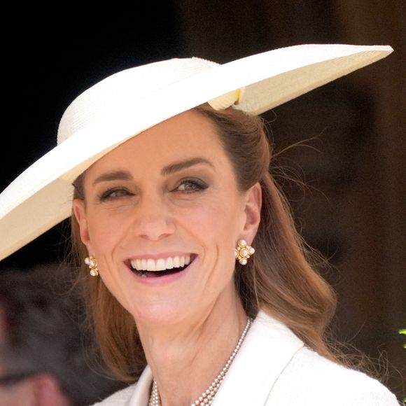 Kate Middleton a ravi les photographes pour la cérémonie de l'Ordre de la Jarretière.

Catherine, Princesse de Galles assiste à la cérémonie de l'Ordre de la Jarretière à la chapelle Saint-Georges du château de Windsor à Windsor, Angleterre.

MirrorPix/Pool/Bestimage
