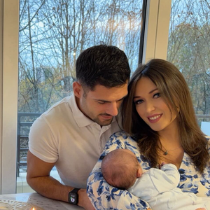 Elle a notamment eu le bonheur d'accueillir son premier enfant récemment, avec son compagnon de plusieurs années plus jeune qu'elle. 

Elsa Bois et son compagnon Alexis sont devenus parents du petit Eden.