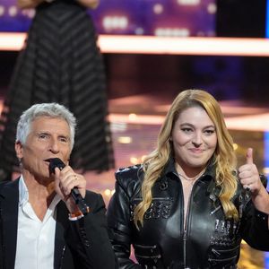 "Je trouvais ça joli de reverser une partie des bénéfices de ma tournée. Les gens qui sont venus me voir en concert ont aussi œuvré, sans le savoir, pour le Téléthon. J’ai la chance de pouvoir le faire. Et je me souhaite de pouvoir réitérer ce don chaque année."
Santa (marraine de l'édition 2025), Nagui lors de la deuxième soirée de la 39ème édition du Téléthon sur France 2 aux Studios du Lendit à Saint-Denis, France, le 6 décembre 2025. Les trente heures du Téléthon 2025 s'achèvent sur un compteur de 83,5 millions d'euros. © Anne-Sophie Guebey/Bestimage