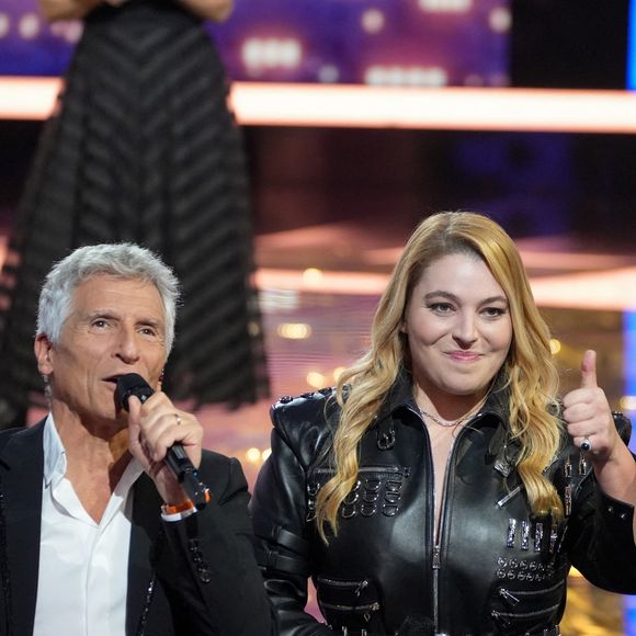 "Je trouvais ça joli de reverser une partie des bénéfices de ma tournée. Les gens qui sont venus me voir en concert ont aussi œuvré, sans le savoir, pour le Téléthon. J’ai la chance de pouvoir le faire. Et je me souhaite de pouvoir réitérer ce don chaque année."

Santa (marraine de l'édition 2025), Nagui lors de la deuxième soirée de la 39ème édition du Téléthon sur France 2 aux Studios du Lendit à Saint-Denis, France, le 6 décembre 2025. Les trente heures du Téléthon 2025 s'achèvent sur un compteur de 83,5 millions d'euros. © Anne-Sophie Guebey/Bestimage