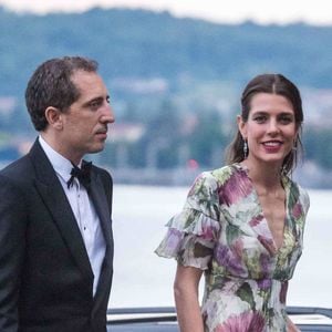 Ils formaient un très beau couple et sont même devenus parents de Raphaël. 

Charlotte Casiraghi et son compagnon Gad Elmaleh - Arrivées pour la soirée de mariage de Pierre Casiraghi et Beatrice Borromeo au château Rocca Angera (château appartenant à la famille Borromeo) à Angera sur les Iles Borromées, sur le Lac Majeur