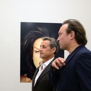 En 2008, le beau-père de Roxane Depardieu a eu l'immense privilège d'immortaliser le couple Sarkozy lors de leur mariage intime.

Exclusif - Vincent Pérez, Nicolas Sarkozy. - Vernissage de l'exposition photo de Vincent Pérez à Paris à la Galérie Cinéma rue Saint Claude. Paris, le 08 Janvier 2015. (Agence / Bestimage).