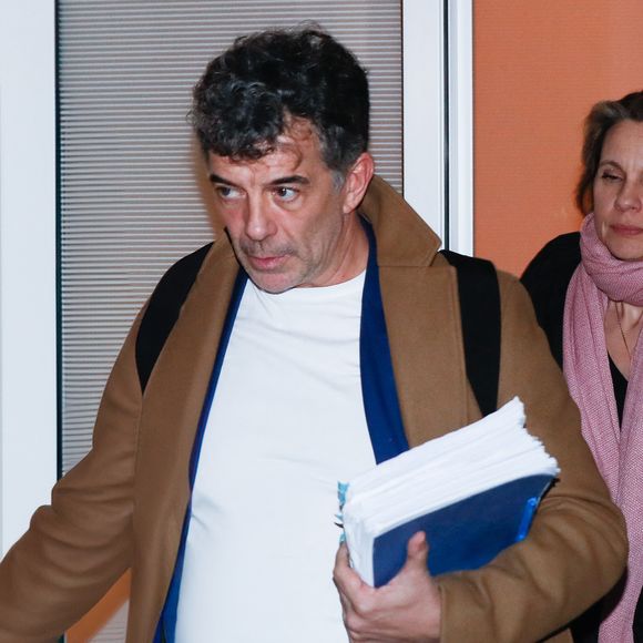 Procès de Stéphane Plaza : L'animateur sort du tribunal correctionnel de Paris après le réquisitoire : Une peine de 18 mois de prison avec sursis et 10 000 euros d’amende a été requise à son encontre le 9 janvier 2024. Le jugement sera rendu le 18 février. 

© Christophe Clovis / Bestimage
