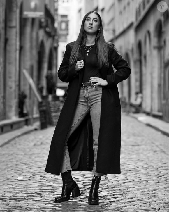 Formée à l'Olympique Lyonnais, elle souhaite désormais trouver un équilibre entre sa carrière sportive et sa vie sentimentale.

Estelle Laurier, Instagram