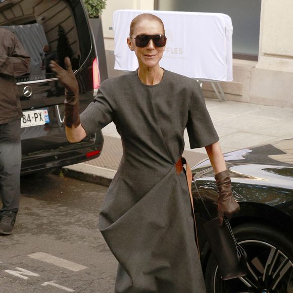 Céline Dion quitte le Royal Monceau pour se rendre aux répétitions de son concert parisien. Paris le 8 Septembre 2026. © Christophe Aubert / Bestimage