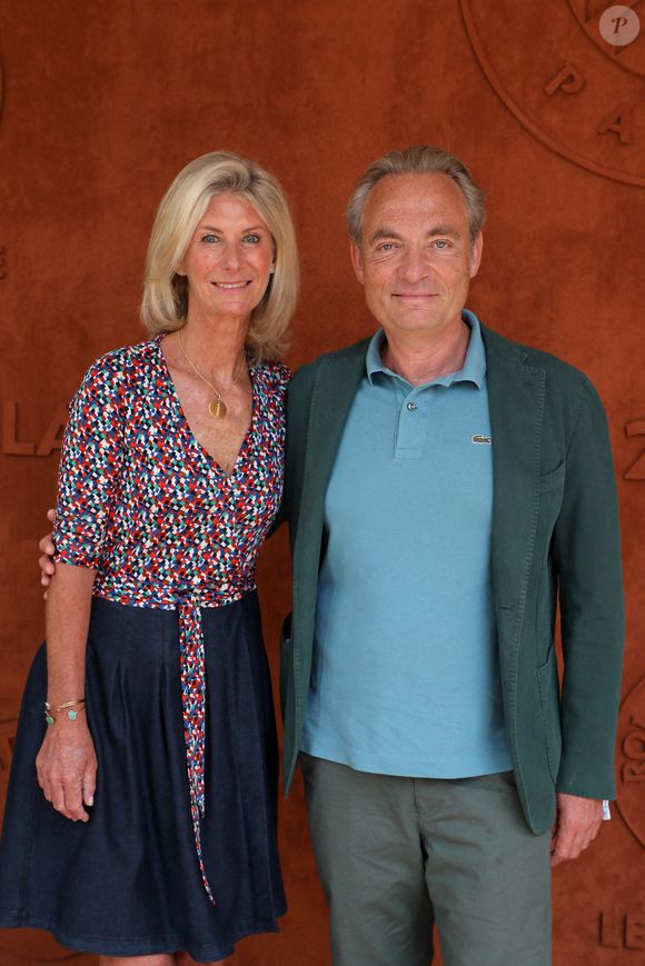Gilles Cohen et sa femme Karine Paschal au village lors des Internationaux de France de Roland Garros à Paris le 10 juin 2021.

© Dominique Jacovides / Bestimage