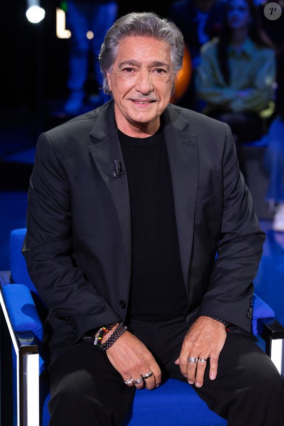 Exclusif - Frédéric François lors de l'enregistrement de l'émission "La Boîte à secrets", présentée par F.Bollaert et diffusée le 16 janvier 2026 sur France 3, dans les studios du Lendit à Saint-Denis, France, le 16 décembre 2025. © Cyril Moreau/Bestimage