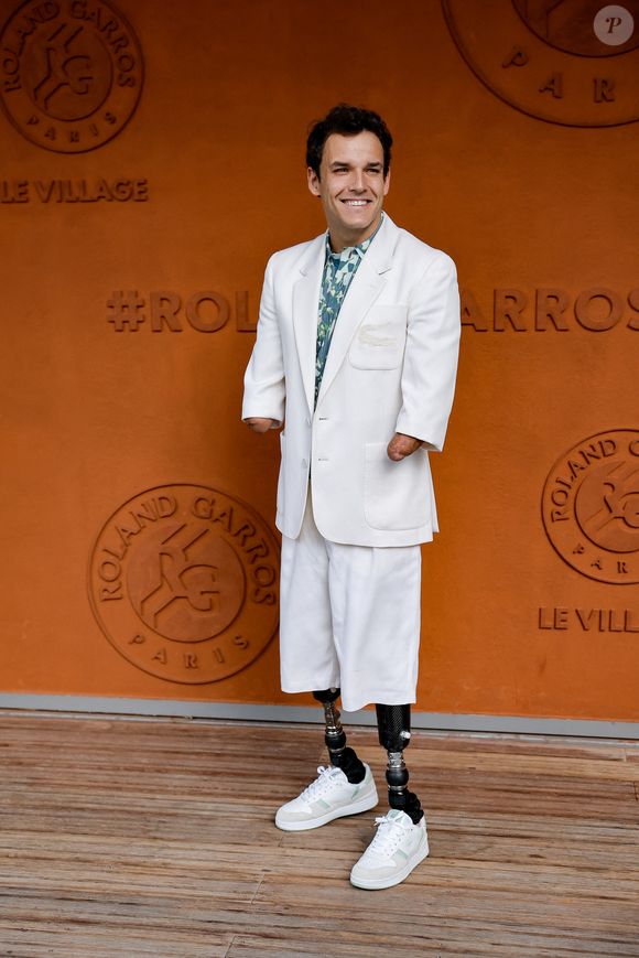Théo Curin au village lors des Internationaux de France de Tennis de Roland Garros 2025, à Paris, France, le 8 juin 2025. Cyril Moreau/Bestimage
