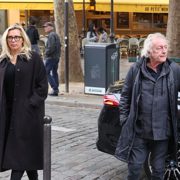 Didier Barbelivien et sa compagne Laure Bernardini - Obsèques de Michel Michel, propriétaire du Banana Café, en l’Église Saint Jean de Montmartre à Paris, le 16 octobre 2025. 
© Denis Guignebourg / Bestimage