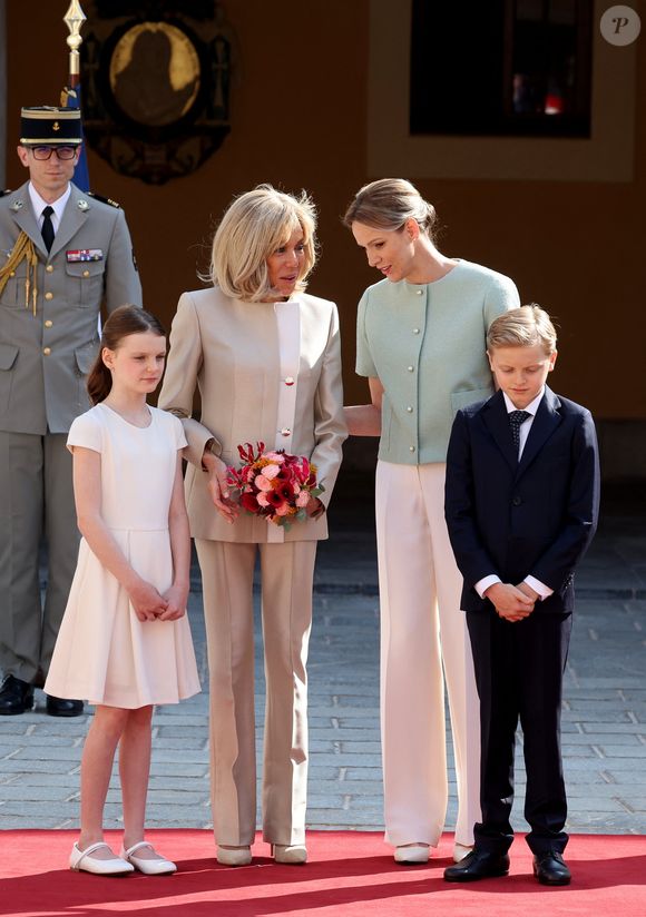 La princesse Gabriella, Brigitte Macron, La princesse Charlène de Monaco, Le prince héréditaire Jacques de Monaco lors de l'accueil du couple présidentiel français par le couple princier de Monaco au palais princier le 7 juin 2025

© Dominique Jacovides / Bestimage
