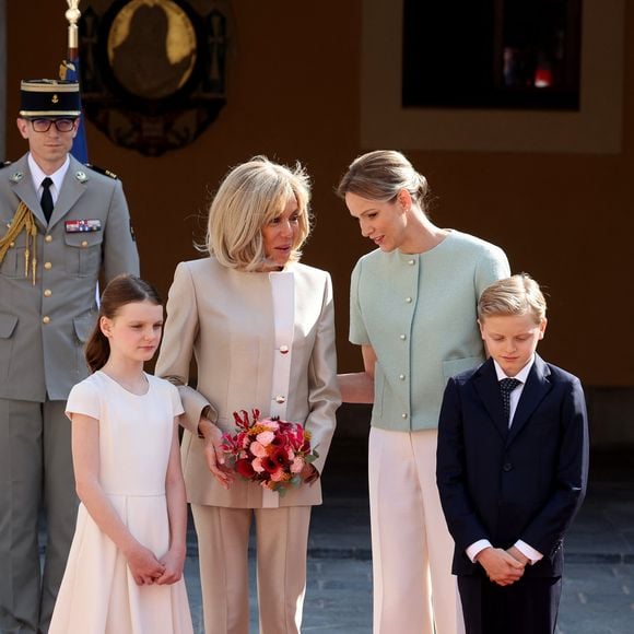 La princesse Gabriella, Brigitte Macron, La princesse Charlène de Monaco, Le prince héréditaire Jacques de Monaco lors de l'accueil du couple présidentiel français par le couple princier de Monaco au palais princier le 7 juin 2025

© Dominique Jacovides / Bestimage