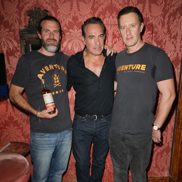 Exclusif - Jean Dujardin lance avec ses amis son premier whisky, "Aventure" distillé à Bordeaux, au bar du restaurant Lapérouse à Paris le 9 octobre 2025.

© Coadic Guirec / Bestimage