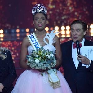 En effet, Angélique Angarni-Filopon n'est arrivée que seconde dans le classement des Miss préférées du public

Miss France 2025, sur TF1           Crédits : Pierre Billard/sipa press via Bestimage