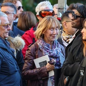 Christian Clavier, Marie-Anne Chazel, Ramatoulaye Diop, la compagne du défunt - Sortie des Obsèques de Michel Blanc en l'église Saint-Eustache à Paris, le 10 octobre 2024. 
© Moreau / Jacovides / Bestimage