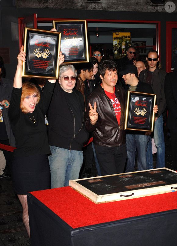 "Au-delà de son talent de musicien, Clem était une source d’inspiration, sur scène comme en dehors", ont écrit "Debbie, Chris, et toute la famille Blondie".

Deborah Harry, Chris Stein et Clem Burke lors de l'intronisation de Blondie, groupe de rock multi-platine, au Rockwalk d'Hollywood. Le Rockwalk honore les individus et les groupes qui ont eu un impact significatif sur l'industrie de la musique. Lundi 22 mai 2006. Photographie : Craig Barritt, /PCN/ABACAPRESS.COM
