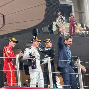 Brad Pitt et Javier Bardem tournent une scène d'un film sur la Formule 1 à Abu Dhabi.