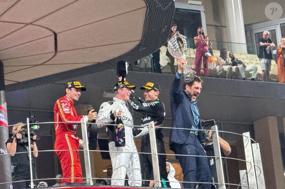 Brad Pitt et Javier Bardem tournent une scène d'un film sur la Formule 1 à Abu Dhabi.