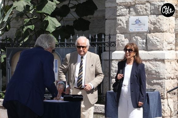 Jacques Mailhot et sa femme Lydie De Sarzens lors des obsèques de Philippe Bouvard en l'église Notre-Dame de Bon Voyage à Cannes, le 31 août 2026.
© Chavaroche-Guignebourg / Bestimage