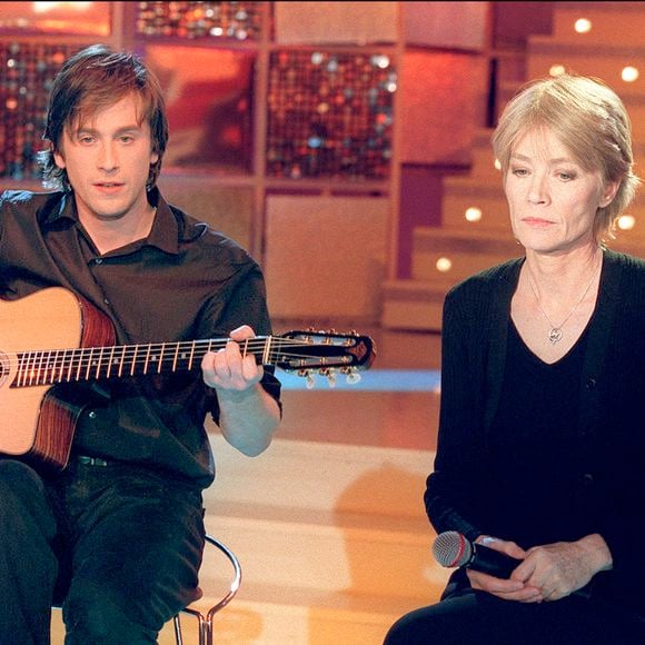 Après la mort de Françoise Hardy, il s'est réfugié dans la nourriture

© Jean-Jacques Datchary/ABACA. 22853-3. Paris-France, 09/01/2001. Françoise Hardy et son fils Thomas Dutronc se produisent en direct lors de l'enregistrement de l'émission Vivement Dimanche de Michel Drucker.