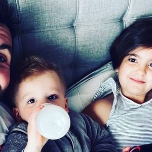 Laurent Ournac avec sa femme Ludivine et leurs enfants Léon et Capucine, avril 2021