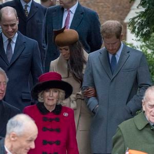 Kate Catherine Middleton, enceinte  et le prince William, duc de Cambridge avec le prince Harry et sa fiancée Meghan Markle, Le prince Charles, prince de Galles et Camilla Parker Bowles, La reine Elisabeth II et le prince Philip Duc d'Édimbourg - La famille royale d'Angleterre arrive à l'église St Mary Magdalene pour la messe de Noël à Sandringham le 25 décembre 2017