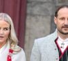 Mais Mette-Marit va bien ! Des photos des membres de la famille royale ont été postées sur Instagram pour célébrer la victoire face au Brésil de la Norvège en huitièmes de finale lors de la Coupe du Monde

La princesse Mette-Marit de Norvège lors de la parade des enfants à l'occasion de la fête nationale à Skaugum Manor à Asker près d'Oslo en Norvège le 17 mai 2026 Dana Press / Bestimage
