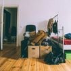 Vaisselle pas lavée, vêtements qui traînent... Les experts sont clairs, voici ce que le désordre à la maison dit vraiment de vous