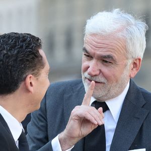 Avant d'être le présentateur vedette de CNews et Europe 1, Pascal Praud a fait ses débuts en tant que journaliste sportif.

Maxime Saada, Pascal Praud - Arrivées aux obsèques de Philippe Labro en l'église de Saint-Germain-des-Prés à Paris. © Dominique Jacovides - Christophe Clovis / Bestimage