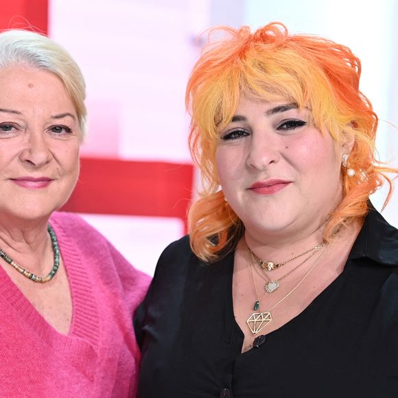 Exclusif - Josiane Balasko et sa fille Marilou Berry - Enregistrement de l'émission "Vivement Dimanche", présentée par M. Drucker. Le 19 novembre 2021. © Guillaume Gaffiot / Bestimage