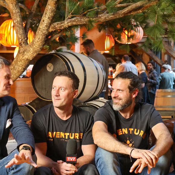 Exclusif - Jean Dujardin et ses trois partenaires, Antoine Gravouil, Olivier Carsoule et Éric Lafon, fondateurs de la distillerie Bordeaux Distilling Co, basée dans le quartier de Bacalan, lancent leur premier whisky, au nom évocateur : Aventure, à Bordeaux, France, le 1er octobre 2025. © Fabien Cottereau/Bestimage