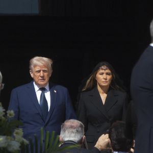 Les dirigeants et les têtes couronnées, venus du monde entier, assistent aux funérailles du pape François sur la place Saint-Pierre au Vatican à Rome, le 26 avril 2025.© Zuma Press / Bestimage