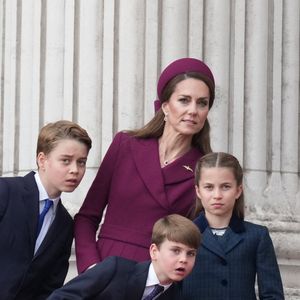 Le prince William, prince de Galles, Le prince George de Galles, Catherine (Kate) Middleton, princesse de Galles, Le prince Louis de Galles, La princesse Charlotte de Galles  - La famille royale britannique assiste aux célébrations du 80ème anniversaire de la fin de la Seconde guerre mondiale (VE Day) au balcon de Buckingham Palace à Londres, le 5 mai 2025.