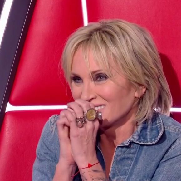 "Il était comme un fou. Il m'a fait une liste de conseils : 'Ne mets pas des talons parce que tu vas glisser, pas des trucs moulants parce que c'est toujours moche quand on doit faire attention comme on se tient", a-t-elle révélé
Patricia Kaas dans "The Voice 2025", prime du 22 mars, sur TF1