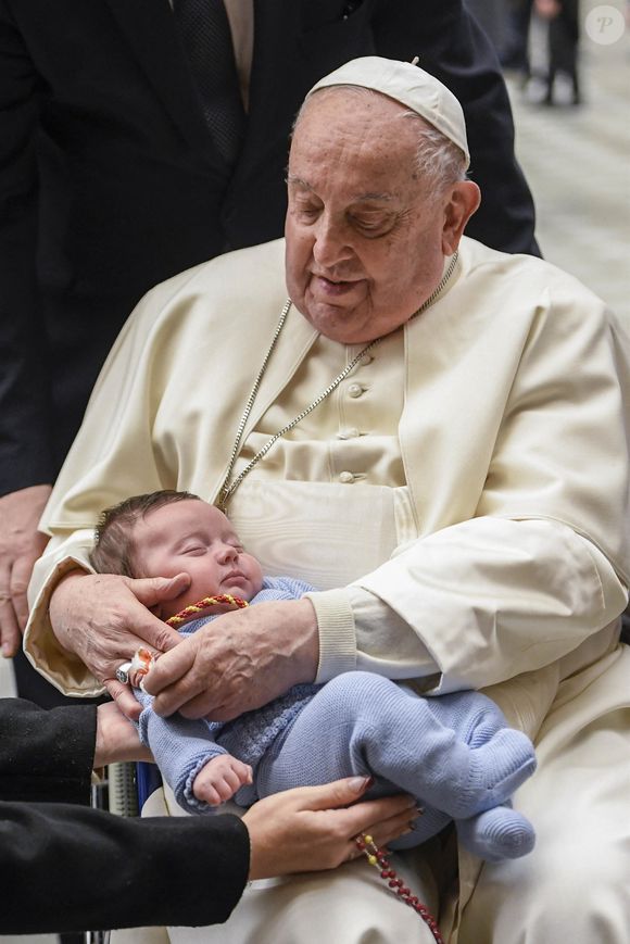 Rétro - Le pape François est décédé à l'âge de 88 ans.
Jorge Mario Bergoglio, plus connu sous son nom de règne, François, est mort ce lundi 21 avril à 88 ans. Né en 1936 à Buenos Aires en Argentine, Jorge Mario Bergoglio était le premier pape non-européen depuis le VIIIe siècle.