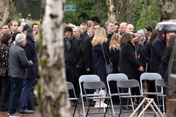 Ses proches ont honoré sa mémoire au cimetière de Bagneux

Les obsèques de Claude Berda ont eu lieu au cimetière de Bagneux, le 22 décembre 2025. 

© Agence / Bestimage
