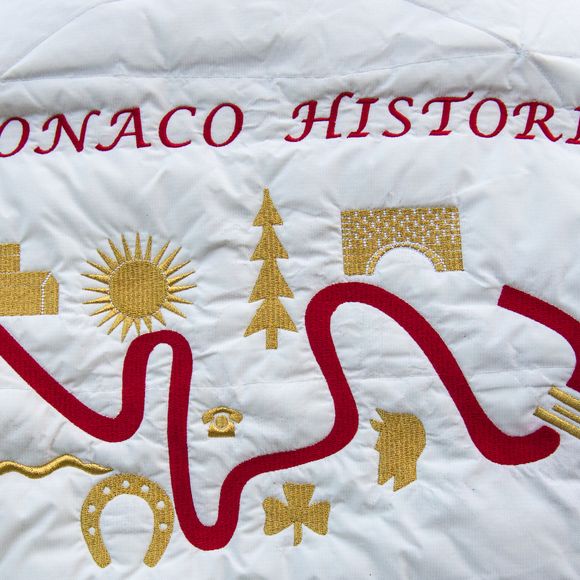 Ambiance - Le Prince Albert II de Monaco participe à la course de bobsleigh "Monaco Bob Historic" à Saint-Moritz en Suisse le 23 janvier 2015.  |19492381 - Le Prince Albert II de Monaco participe à la course de Bobsleigh "Monaco Bob Historic" à Saint-Moritz en Suisse
Action Press / Bestimage