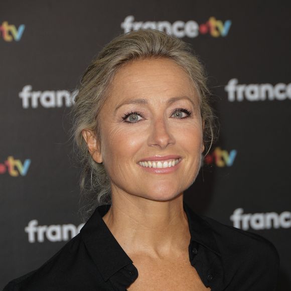 Anne-Sophie Lapix présente le journal télévisé de la deuxième chaîne.

Anne-Sophie Lapix au photocall de la conférence de presse de rentrée de France Télévisions à Paris, France. © Coadic Guirec/Bestimage