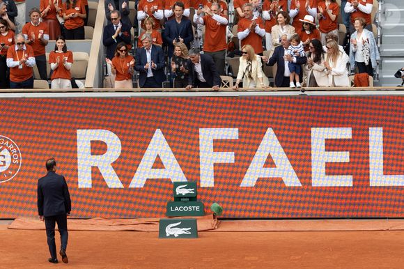Hommage à Rafael Nadal lors des Internationaux de France 2025 à Roland Garros le 25 mai 2025 à Paris, France. Photo par Nasser Berzane/ABACAPRESS.COM