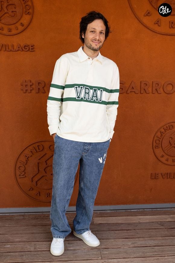 Son nouveau single, "D’or et d’étain", est sorti ce vendredi 28 août à 00h01.

Vianney au village lors des Internationaux de France de Tennis de Roland Garros 2026.

© Jacovides / Moreau / Bestimage