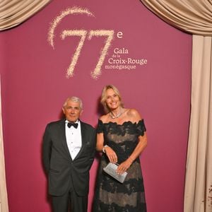 Michel Boujenah et Estelle Lefébure présentaient la célèbre tombola de ce 77ème Gala de la Croix Rouge.

Michel Boujenah et Estelle Lefébure lors du 77ème Gala de la Croix-Rouge, salle des Etoiles à Monaco le 18 juillet 2026.

© Bruno Bebert/Bestimage