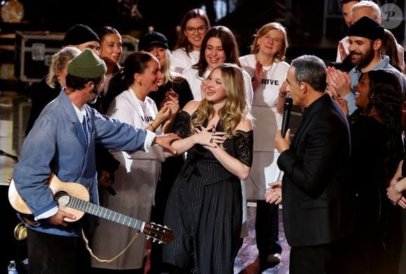 Exclusif - Christophe Maé, Helena et Nikos Aliagas lors surprises lors de l'enregistrement de l'émission "La chanson secrète N°14", présentée par N.Aliagas et diffusée le 26 décembre sur TF1, consacrée à Helena à Paris le 10 Décembre 2025