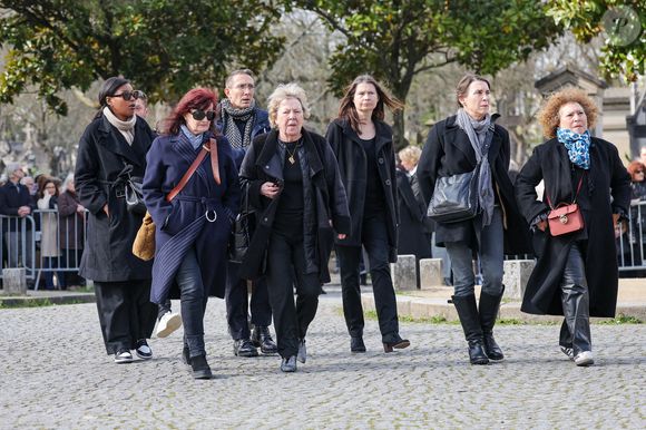 Les proches d'Emilie Dequenne aux arrivées des obsèques d'Emilie Dequenne au cimetière Père Lachaise à Paris, France, le 26 mars 2025. © Cyril Moreau/Bestimage