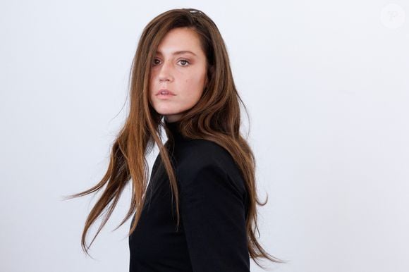 Adèle Exarchopoulos fête ses 32 ans, plus épanouie que jamais. 

Adèle Exarchopoulos assiste à la séance photo de « Chien 51 » lors de la 82e Mostra de Venise. © Cinzia Camela/LPS via ZUMA Press/Bestimage