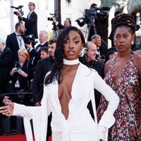 Ebony (Star Academy) captivante sur le tapis rouge du Festival de Cannes, face à des mannequins internationaux dont une ex de Leonardo DiCaprio