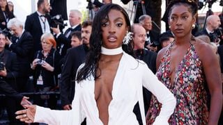 Ebony (Star Academy) captivante sur le tapis rouge du Festival de Cannes, face à des mannequins internationaux dont une ex de Leonardo DiCaprio