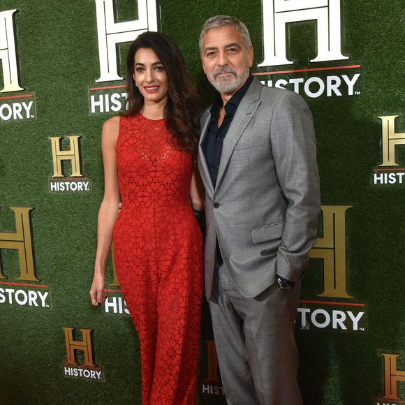 Amal Clooney et son mari George Clooney au photocall de la soirée "HISTORYTalks 2022: Your Place in History" dans le DAR Constitution Hall de la Maison Blanche à Washington DC, le 24 septembre 2022.
Photo Press Service / BESTIMAGE