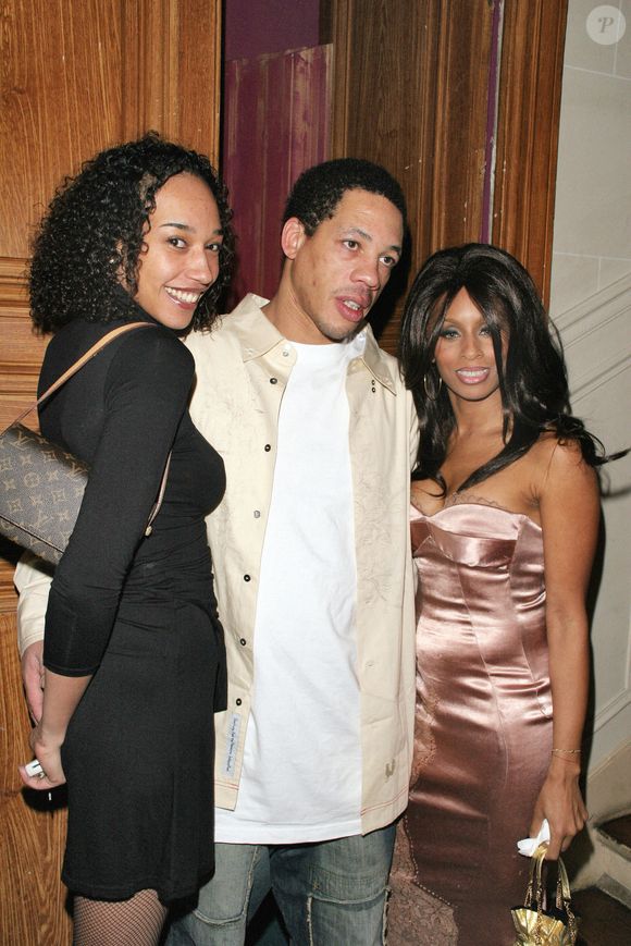 JoeyStarr, Leïla et Mia Frye assistent à la soirée 'Desperate Housewives', pour le lancement du premier 'KOT Fringale' à Paris, France, le 27 février 2006. Photo par Denis Guignebourg/ABACAPRESS.COM