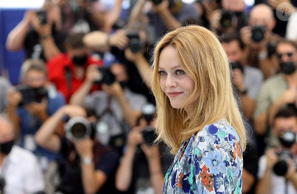 Vanessa Paradis au photocall du film Cette musique ne joue pour personne (Cannes première) lors du 74ème festival international du film de Cannes le 10 juillet 2021

© Borde / Jacovides / Moreau / Bestimage