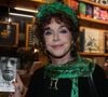 Elle y raconte son enfance marquée par la mort brutale de ses parents et l’éducation libre donnée par sa tante.
Anny Duperey dédicace son livre "Respire, c'est de l'iode !" à la librairie La 25e Heure à Paris le 9 avril 2025. © Philippe Baldini / Bestimage